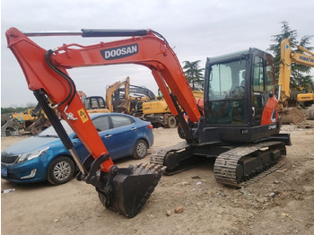 Excavadora de cadenas DOOSAN DX60
