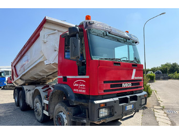 Camión volquete IVECO TRAKKER 420 - 8X4: foto 4