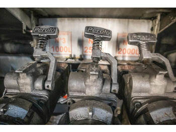 Camión cisterna Renault 180 DCI+5500L/3COMP LAMES: foto 5