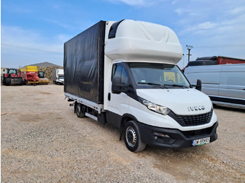 Furgoneta con caja de lona IVECO