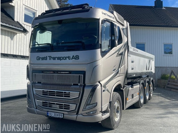 Camión volquete VOLVO FH16 750