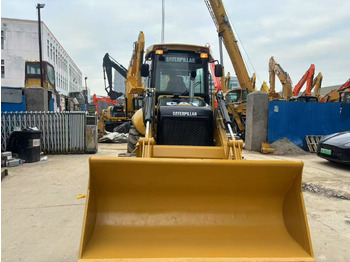 Retroexcavadora CATERPILLAR 420F2