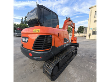 Excavadora de cadenas DOOSAN DX60