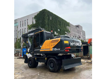 Excavadora de ruedas HYUNDAI