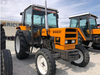Tractor RENAULT