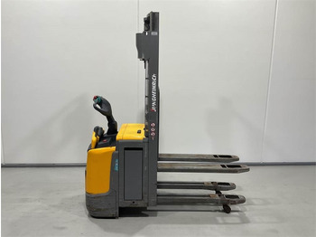 Apilador JUNGHEINRICH