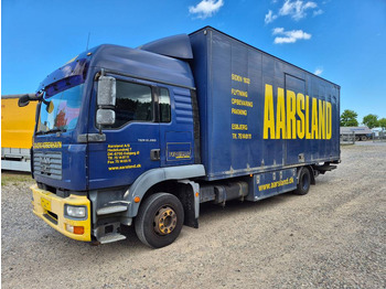 Camión caja cerrada MAN TGM