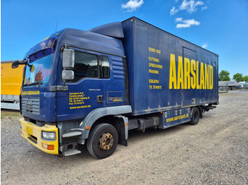 Camión caja cerrada MAN TGM