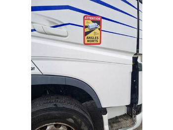 Puerta y piezas VOLVO FH16