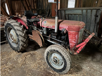 Tractor MASSEY FERGUSON 1000 series