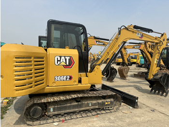 Miniexcavadora CATERPILLAR 306E2