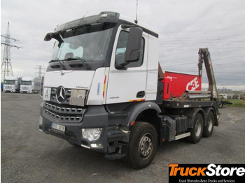 Camión portacontenedor de cadenas MERCEDES-BENZ Arocs 2645