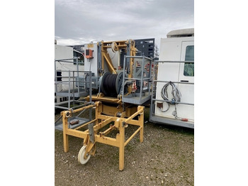 Grúa torre LIEBHERR