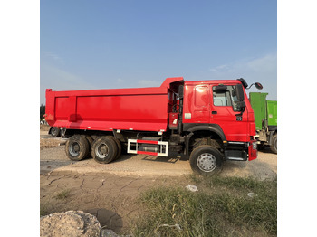 Camión caja cerrada SINOTRUK HOWO