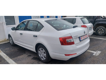 Sedan SKODA OCTAVIA: foto 3