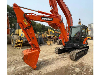 Excavadora de cadenas DOOSAN DX60-9C