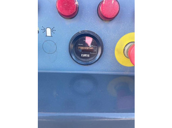 Plataforma de tijeras Haulotte COMPACT 12DX: foto 4 Plataforma de tijeras Haulotte COMPACT 12DX: foto 4