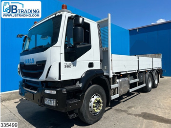 Camión caja abierta IVECO Trakker