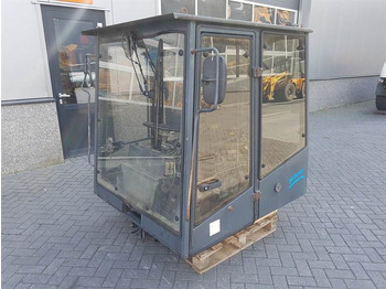 Cabina e interior AHLMANN