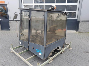 Cabina e interior AHLMANN