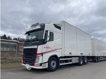 Camión caja cerrada VOLVO FH