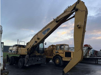 Manipulador de materiales CATERPILLAR