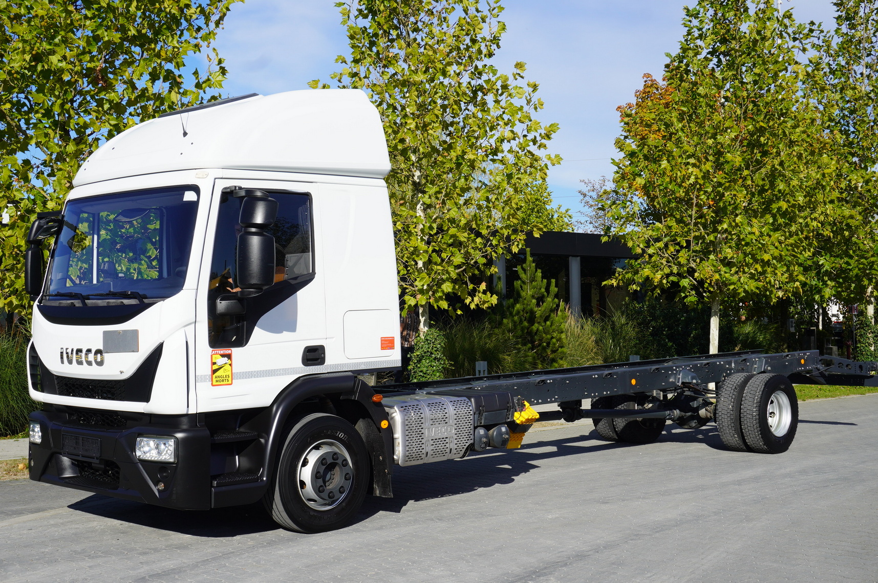 Camión chasis IVECO EuroCargo 140E