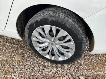 Coche 2015 Citroen C4 BlueHDI Automobile: foto 3 Coche 2015 Citroen C4 BlueHDI Automobile: foto 3