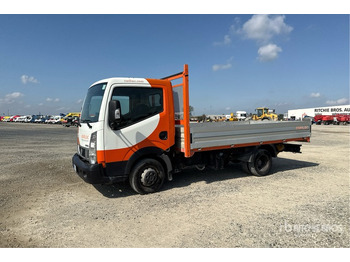 Camión caja abierta NISSAN