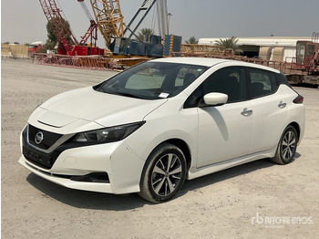 Coche NISSAN