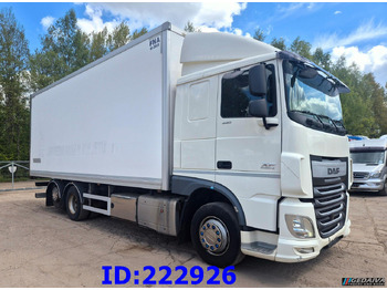 Camión isotérmico DAF XF 106 440