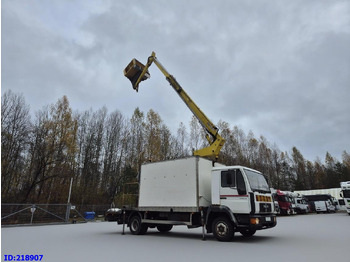 Camión con plataforma elevadora MAN