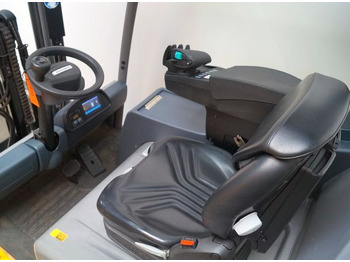 Carretilla elevadora eléctrica Jungheinrich EFG216: foto 4