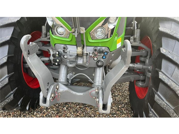 Tractor Fendt 933 Vario Profi Plus S4 med frontlift: foto 4