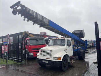Camión con plataforma elevadora TEUPEN