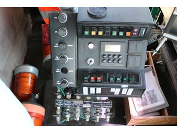 Barredora vial MAN M 2000: foto 5