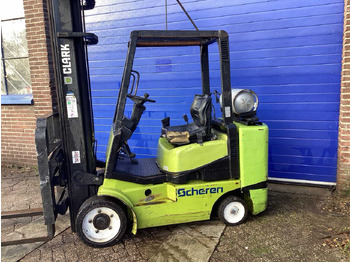 Carretilla elevadora CLARK - 1999 - CGC30 - FORKLIFT 7300 MM: foto 3