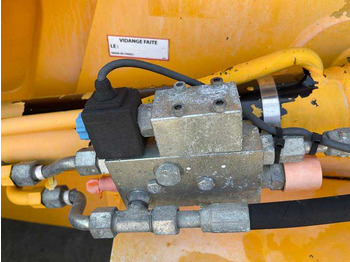 Retroexcavadora Caterpillar 428F: foto 5