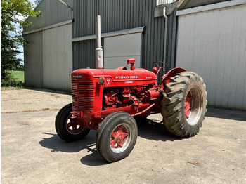 Tractor McCORMICK
