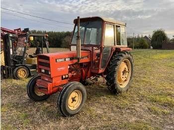 Tractor RENAULT