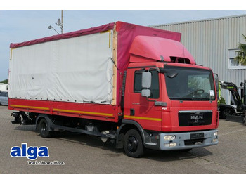 Furgoneta con caja de lona MAN
