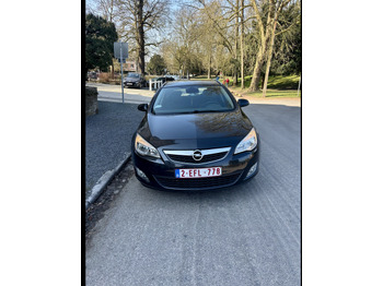 Coche OPEL