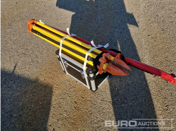 Equipo de construcción Unused 2025 Captok Self-Leveling Rotary Laser Level Wth Batteries, Receiver, Tripod, Grade Rod / Laser: foto 3