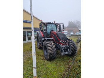 Tractor VALTRA