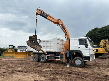 Camión grúa SINOTRUK HOWO