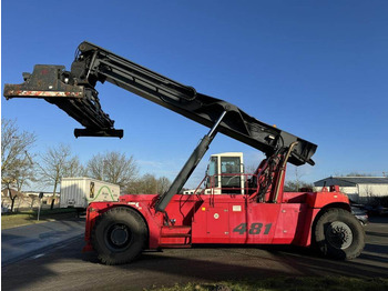 Reach stacker