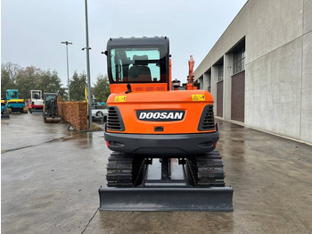 Excavadora de cadenas Doosan DX55-9C: foto 5