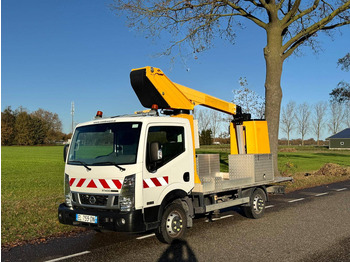 Camión con plataforma elevadora NISSAN