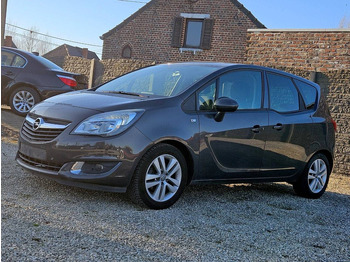 Coche OPEL