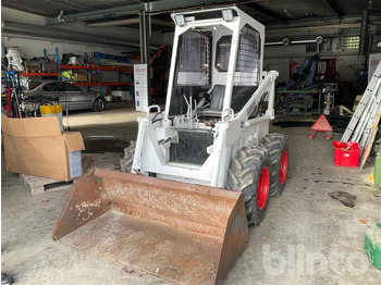 Minicargadora Bobcat 611: foto 1